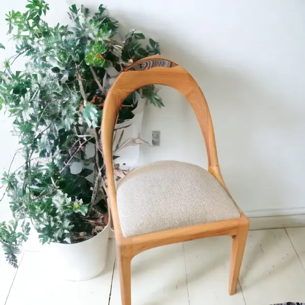 Modern Walnut Wood Chair – Stylish and Comfortable Wooden Seating