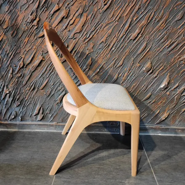 Modern Walnut Wood Chair – Stylish and Comfortable Wooden Seating