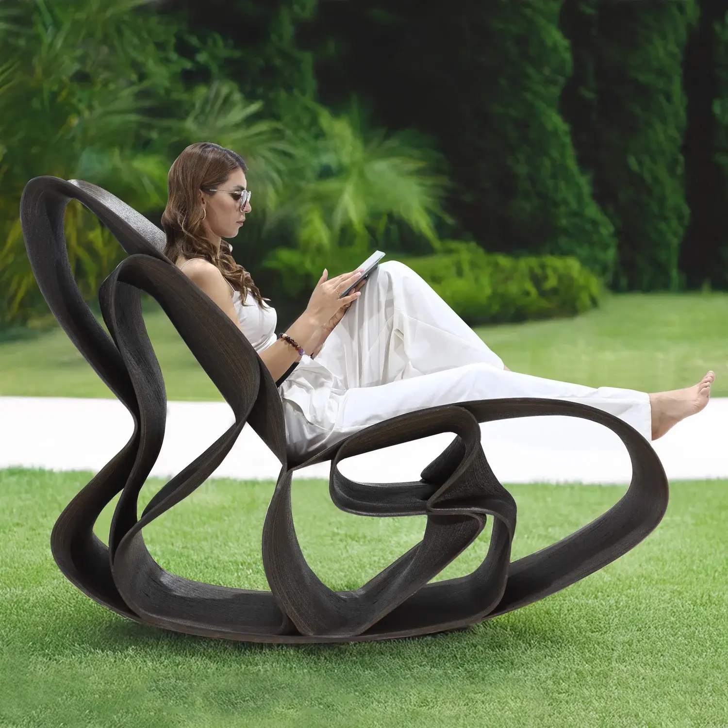 Ferozzi Infinity Lounger Customizable 3D-Printed Infinity Sun Lounger for Garden and Beach
