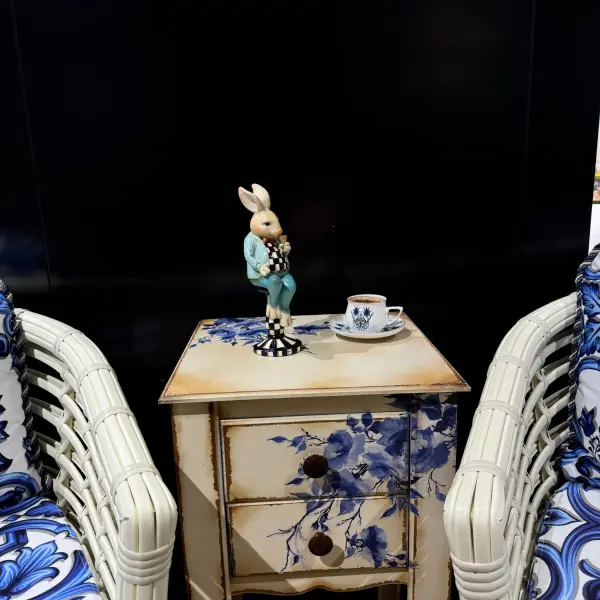 Ferozzi Elegant Blue Suit Rabbit Figurine – Handcrafted Whimsical Baroque-Inspired Home & Bar Decor