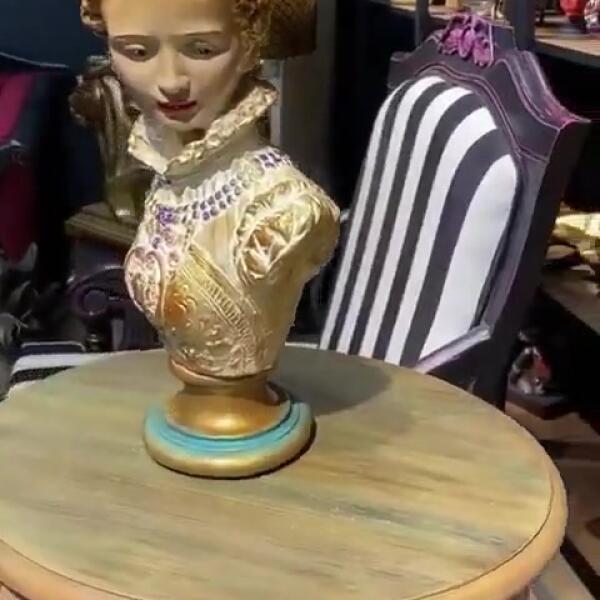 Queen of France Marie Antoinette Sculpture - Statues (Handmade)