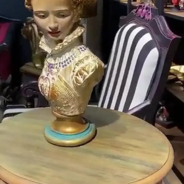 Queen of France Marie Antoinette Sculpture - Statues (Handmade)