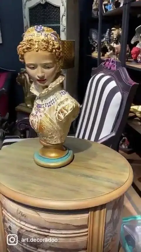 Queen of France Marie Antoinette Sculpture - Statues (Handmade)