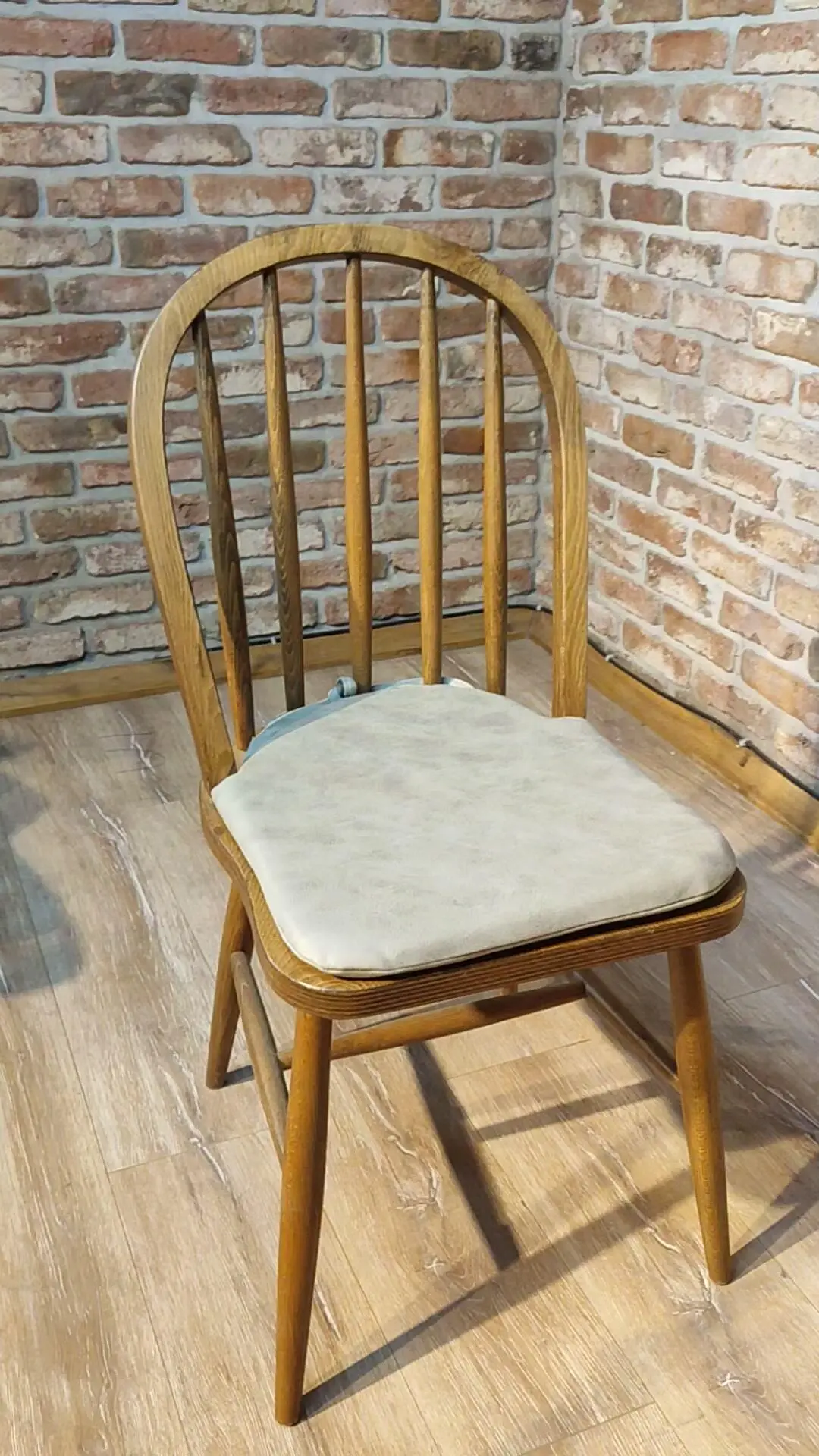 Walnut American Chair Gry