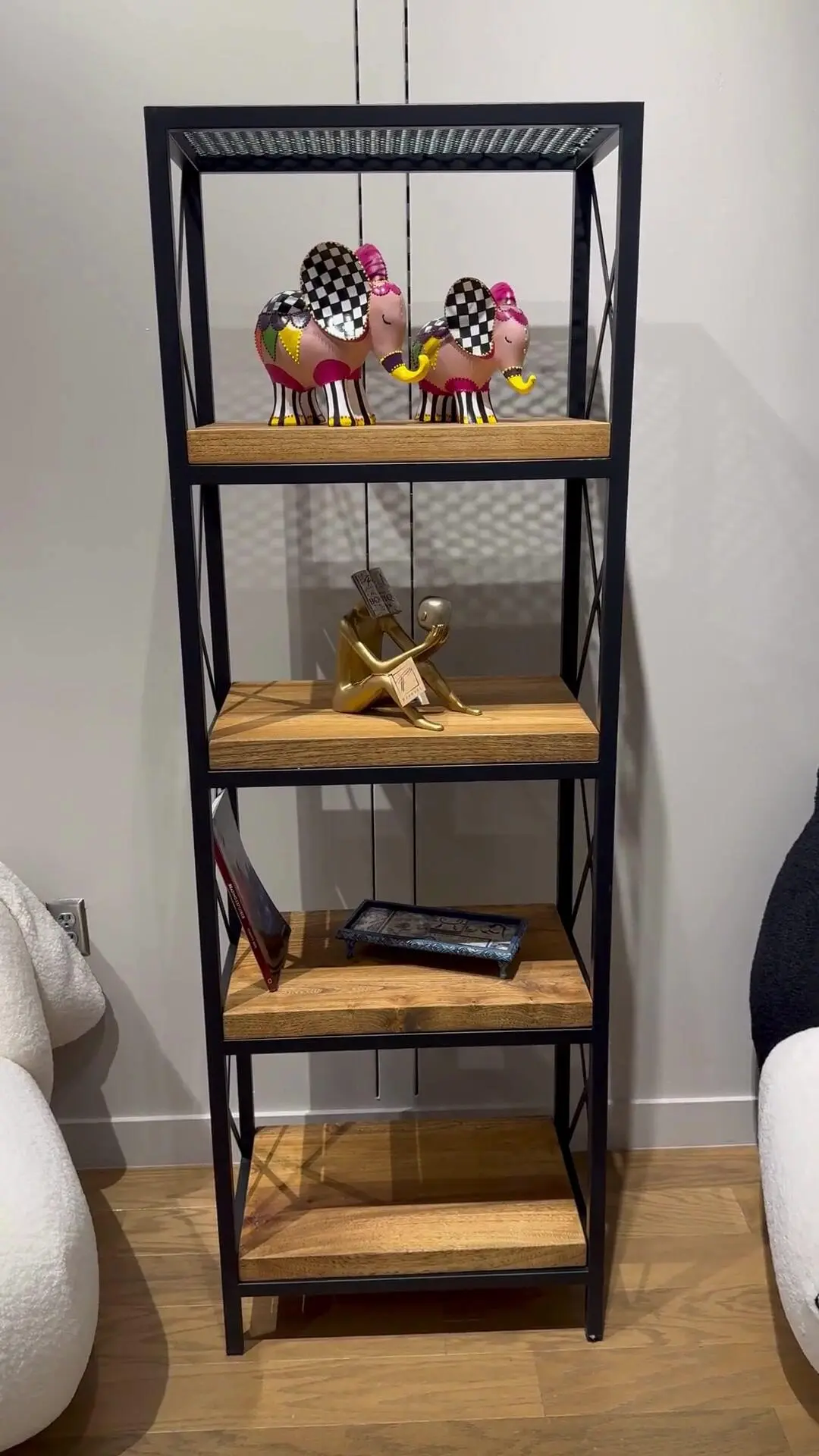 Modern Metal Bookshelf – Stylish and Versatile Decorative Shelf Unit with Walnut Wood Shelves