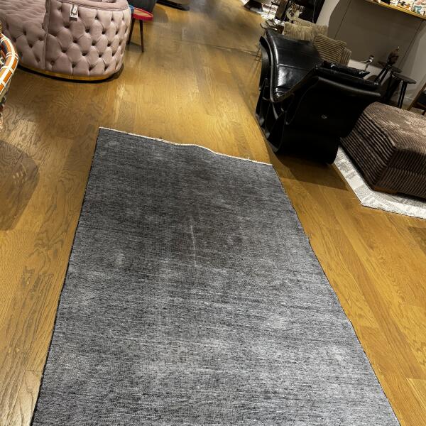 Shadowline Rug – Handmade Charcoal Grey Minimal Carpet