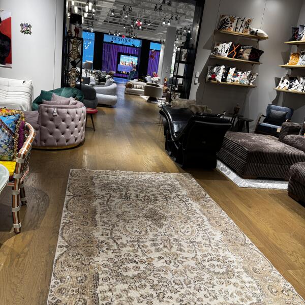 Vintage Beige Persian Rug – Classic Floral Medallion Design