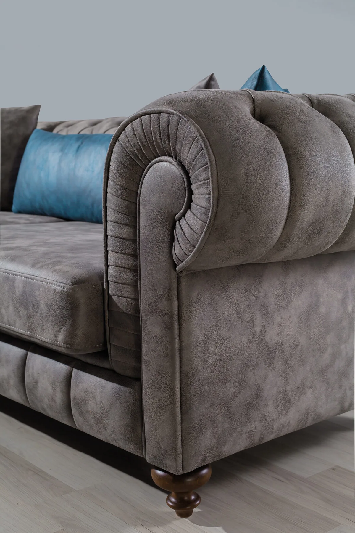 Athens Chesterfield Sofa – sofa detail view 8 | Ferozzi