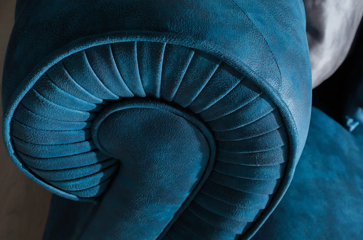 Athens Chesterfield Sofa – sofa detail view 11 | Ferozzi