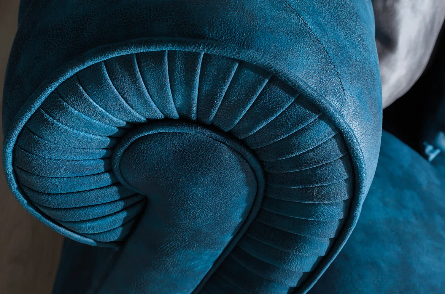 Athens Chesterfield Sofa – sofa detail view 11 | Ferozzi