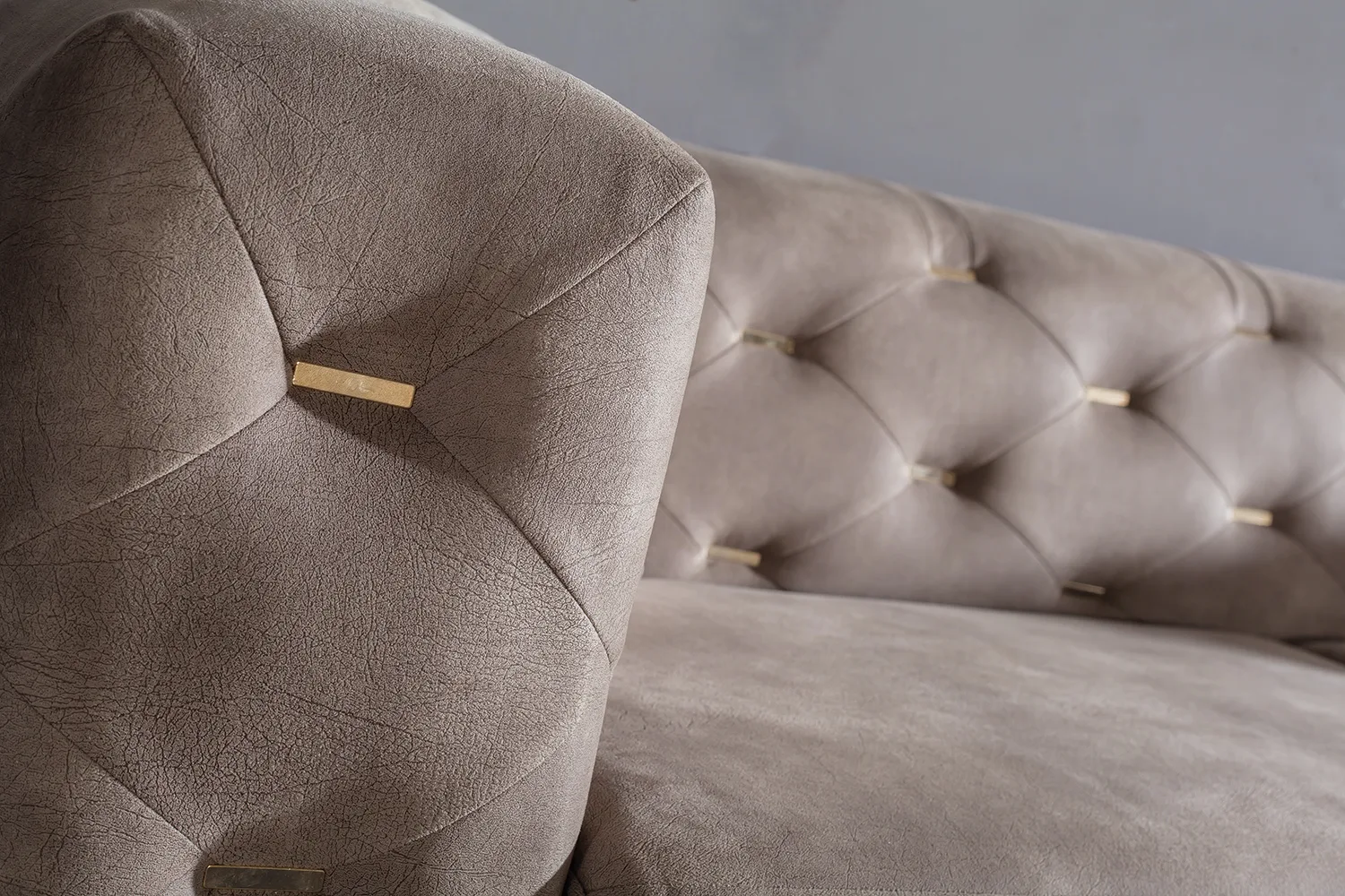 Columbus Sofa – sofa detail view 8 | Ferozzi
