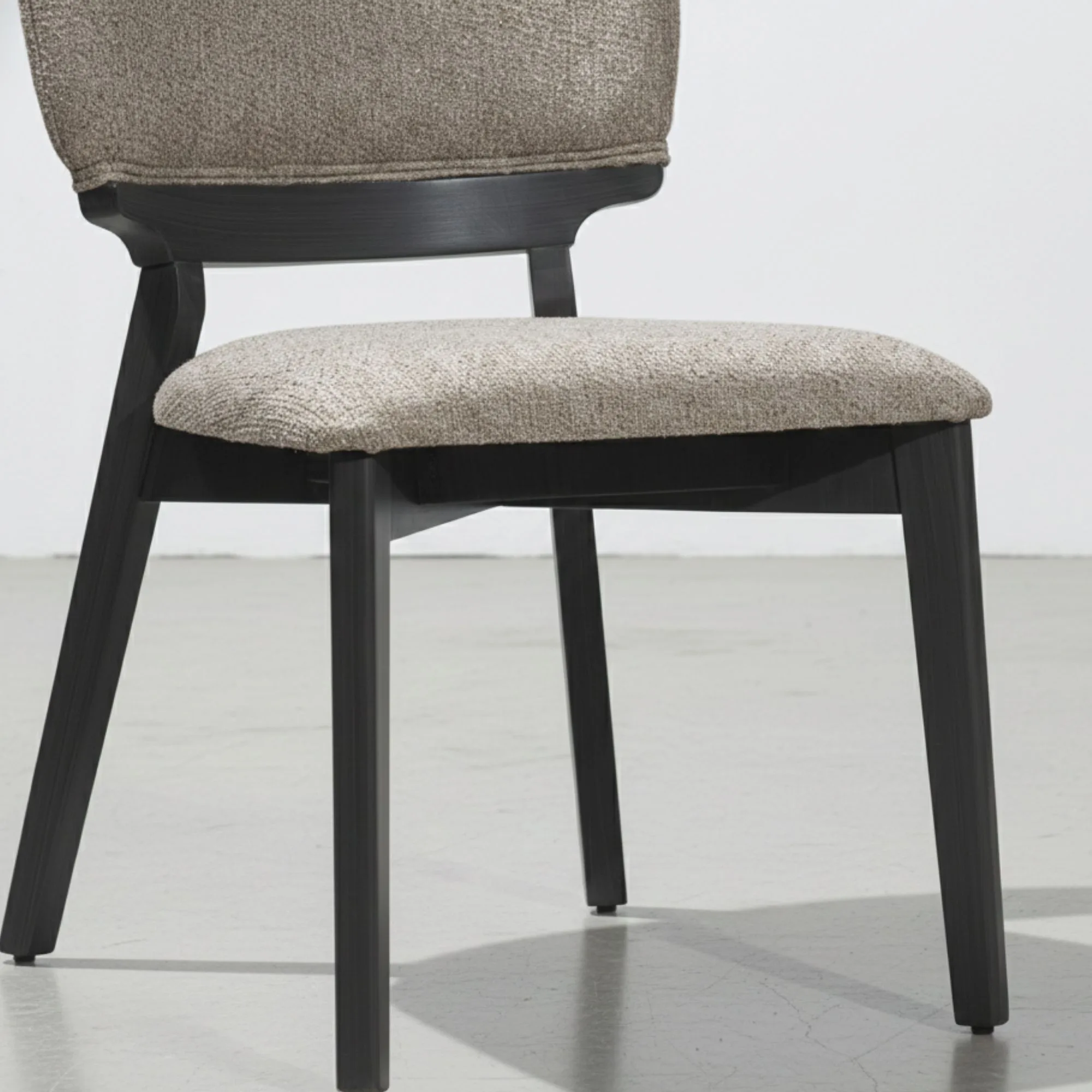 Lino Dining Chair – chair detail view 2 | Ferozzi