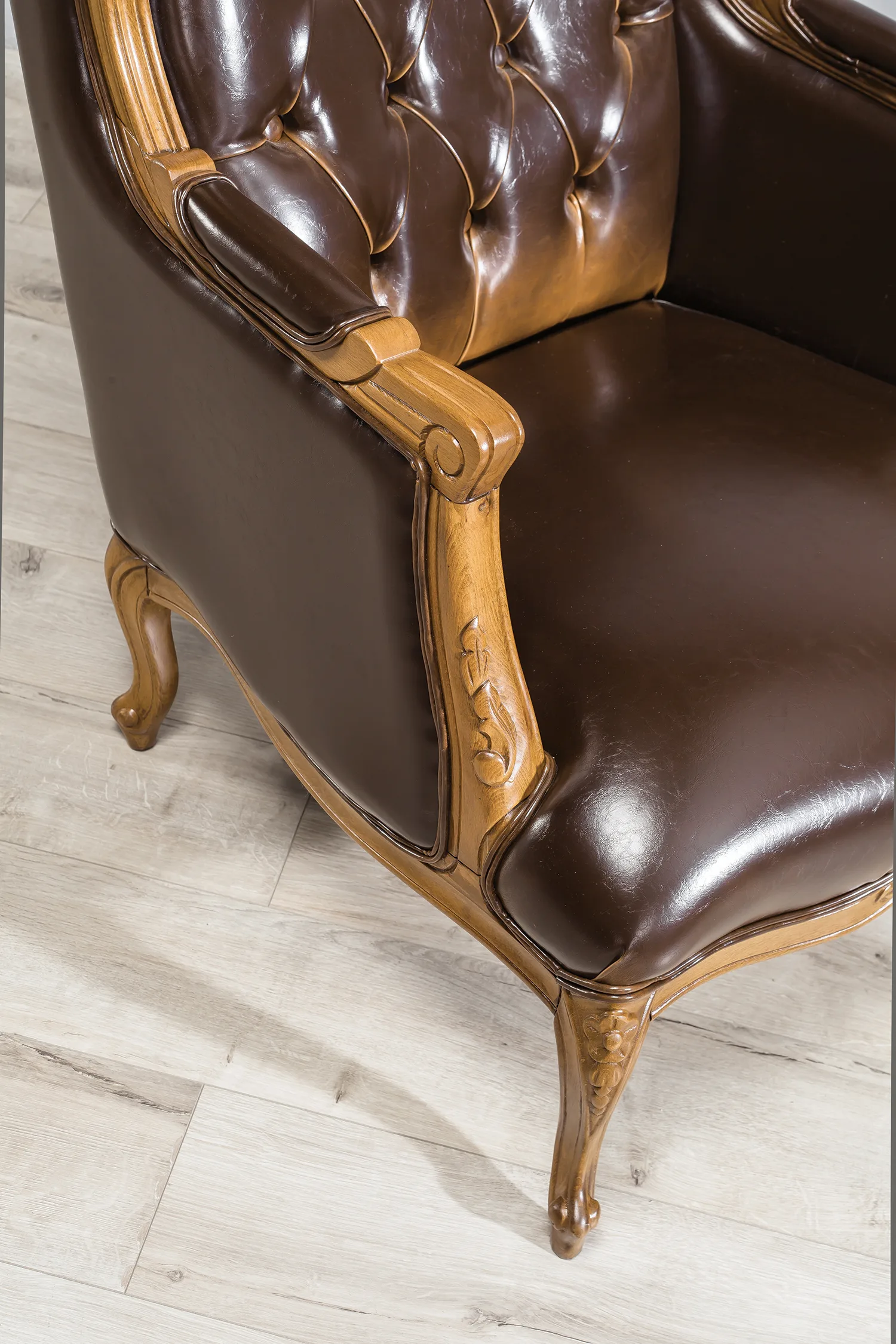 Macon Sofa – sofa detail view 16 | Ferozzi