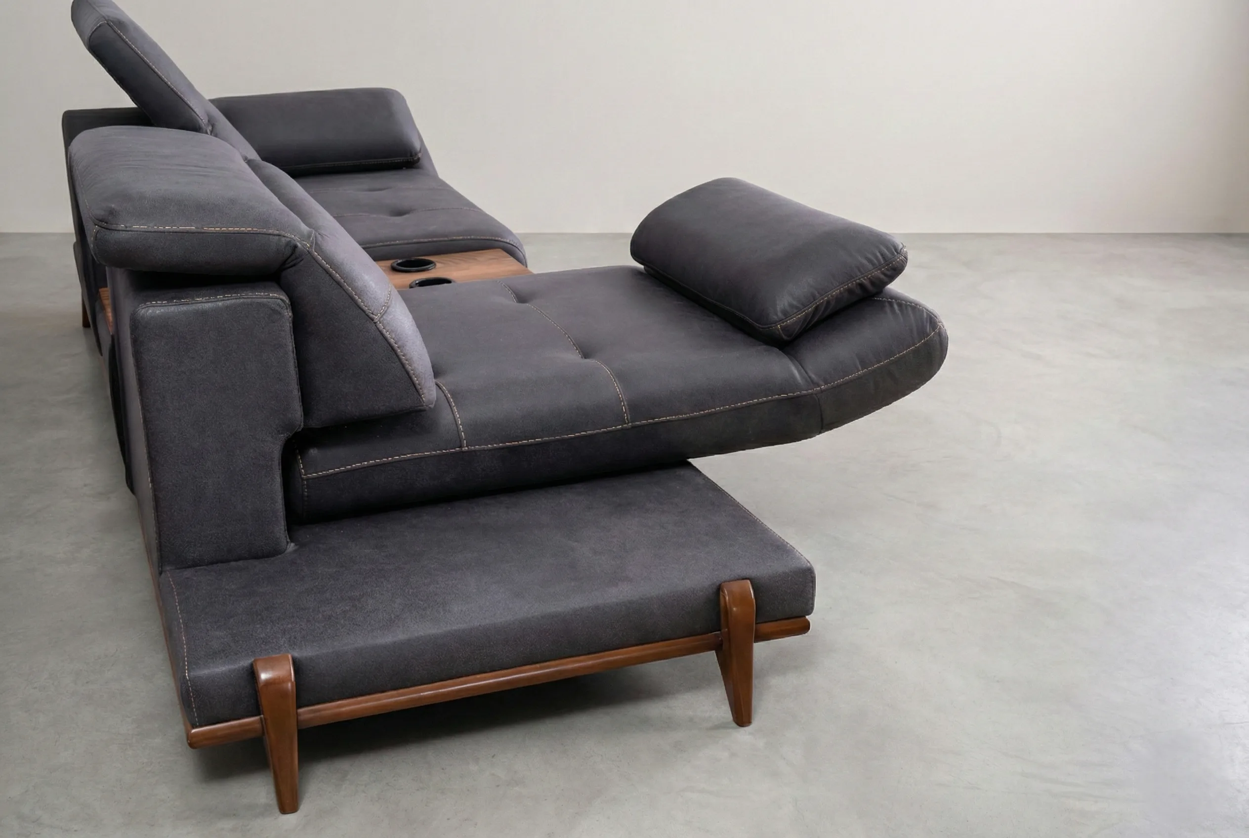 Premium Sofa – sofa detail view 2 | Ferozzi